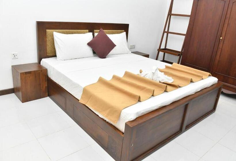 تختخواب و صبحانه Urban Deck