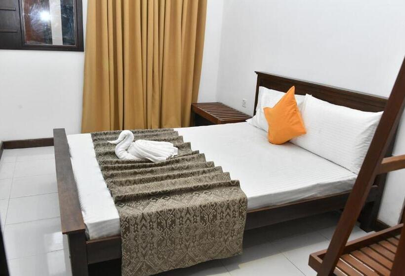 تختخواب و صبحانه Urban Deck