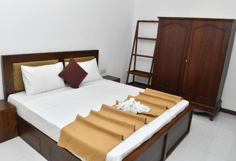 تختخواب و صبحانه Urban Deck