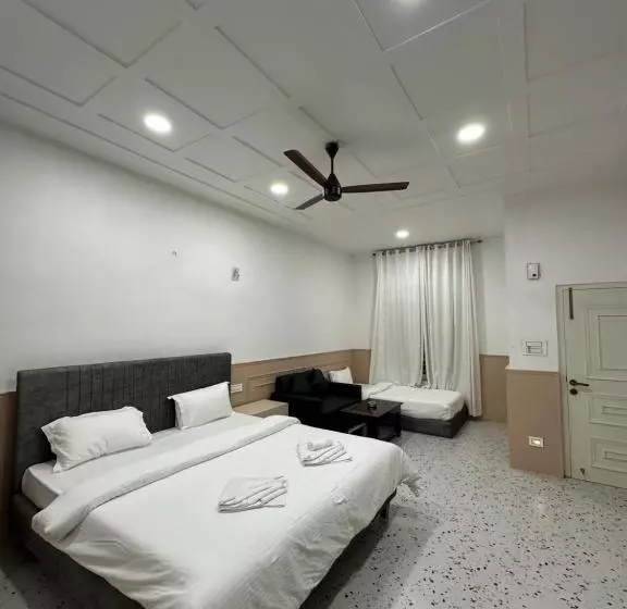 Green Paradise Hotel And Resort