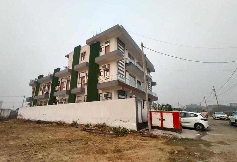 Collection O Hotel Galaxy Inn