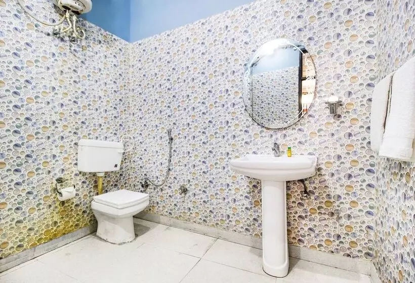 Hotelli Fabexpress Aathira Inn