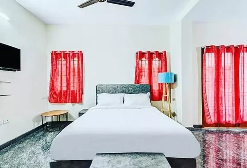 Hotelli Fabexpress Aathira Inn