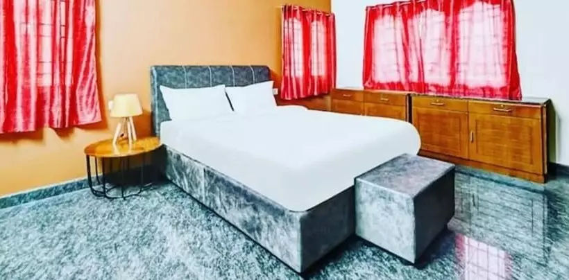 Hotelli Fabexpress Aathira Inn