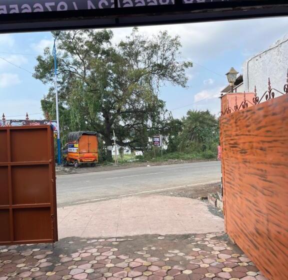 هتل Lotus Lodge And Guest House