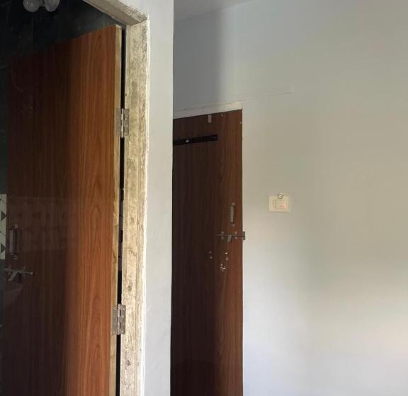 هتل Lotus Lodge And Guest House