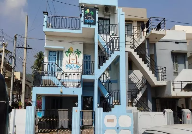 ホテル Saghar House