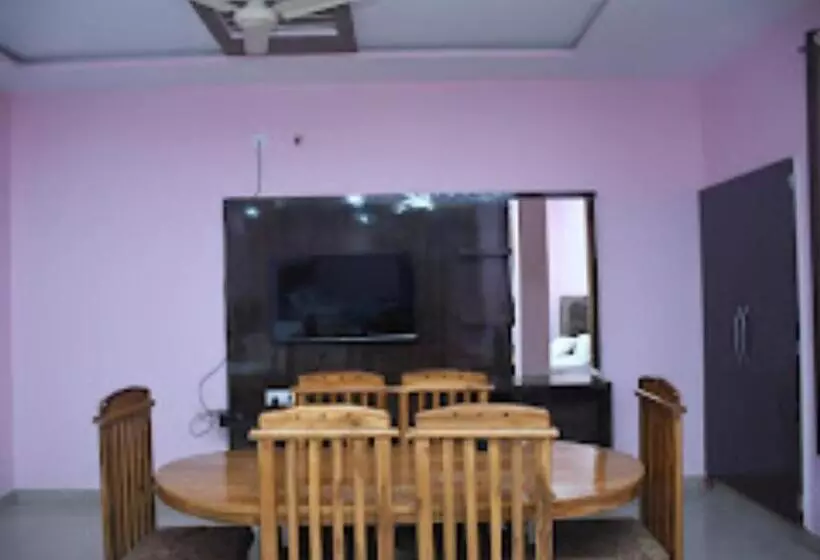 ホテル Yash Palace & Ok Veg Resturant Maihar