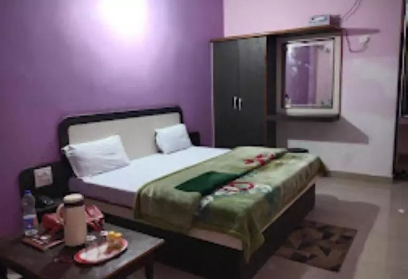 ホテル Yash Palace & Ok Veg Resturant Maihar