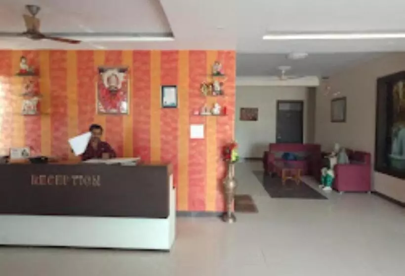 ホテル Yash Palace & Ok Veg Resturant Maihar