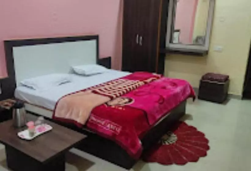 ホテル Yash Palace & Ok Veg Resturant Maihar