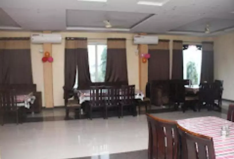 ホテル Yash Palace & Ok Veg Resturant Maihar