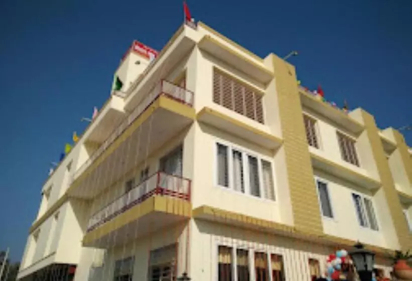 ホテル Yash Palace & Ok Veg Resturant Maihar