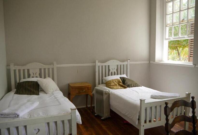 פנסיון The Old School