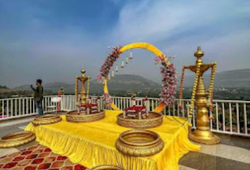 Squirrel Resort Shinoli