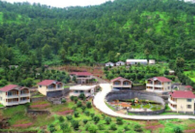 Squirrel Resort Shinoli