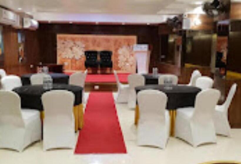 旅馆 Marvel Inn Shirur