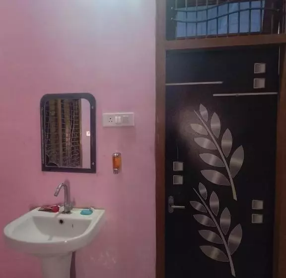 Divine Inn Hotel And Guest House