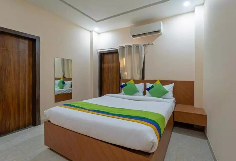 ホテル Treebo Raj Palace