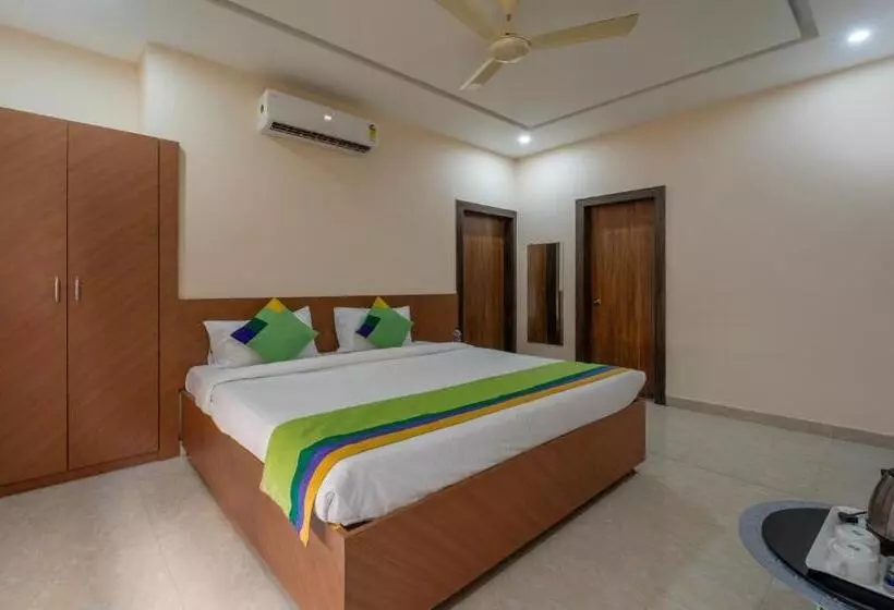 ホテル Treebo Raj Palace