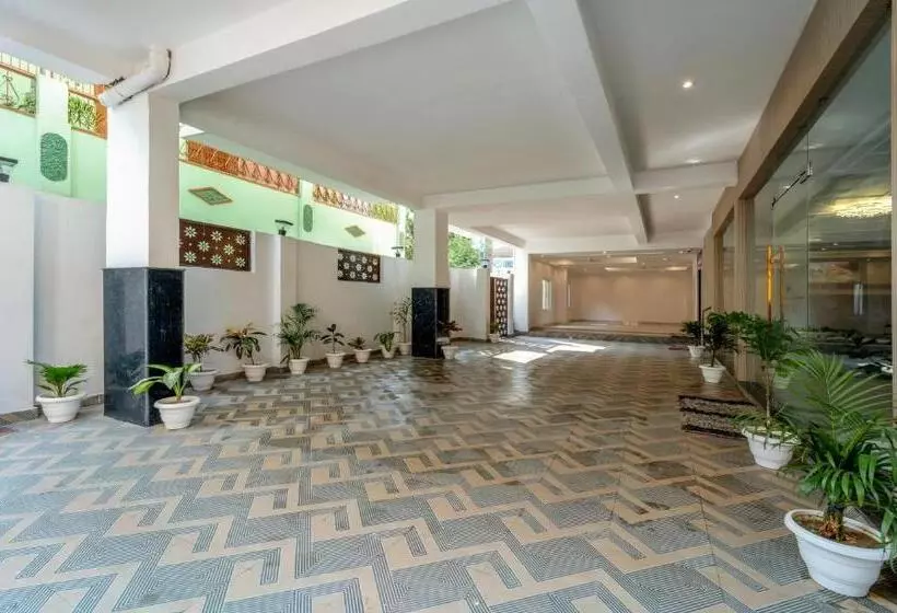 ホテル Treebo Raj Palace