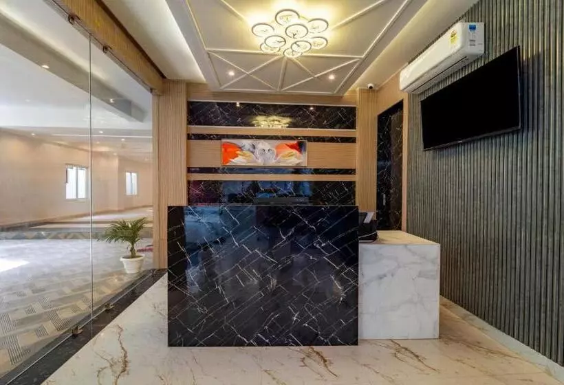 ホテル Treebo Raj Palace