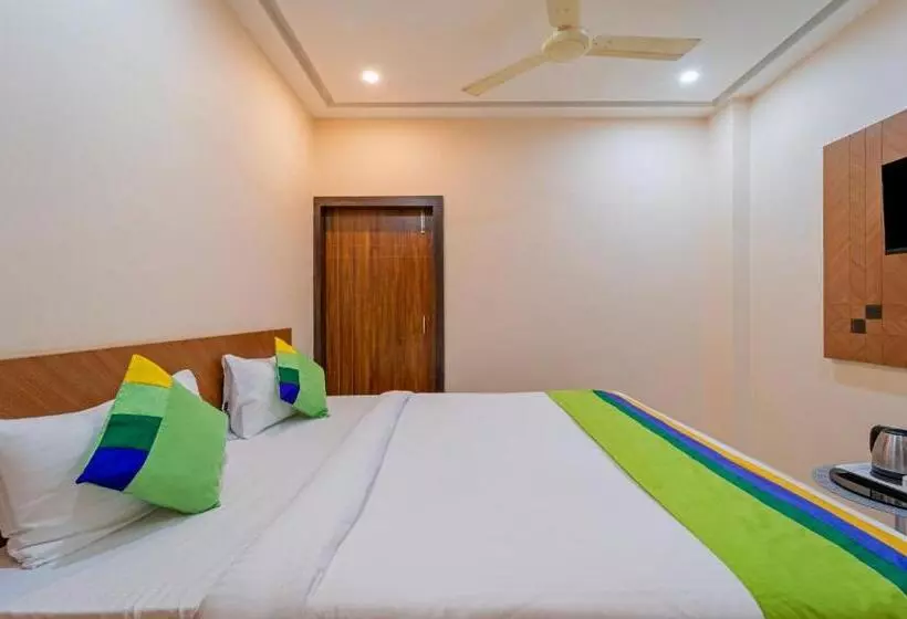 ホテル Treebo Raj Palace