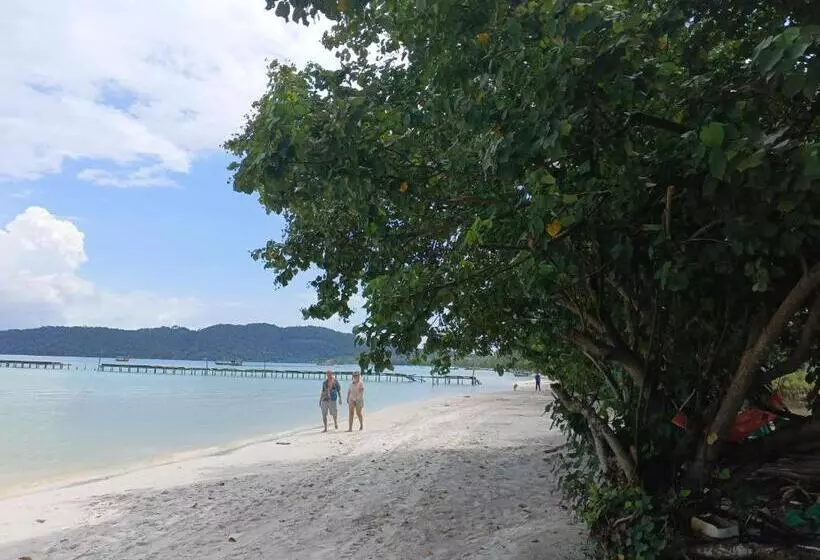 4k Beach Hostel