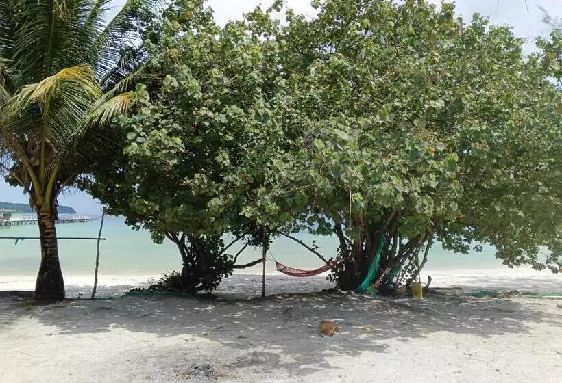 4k Beach Hostel