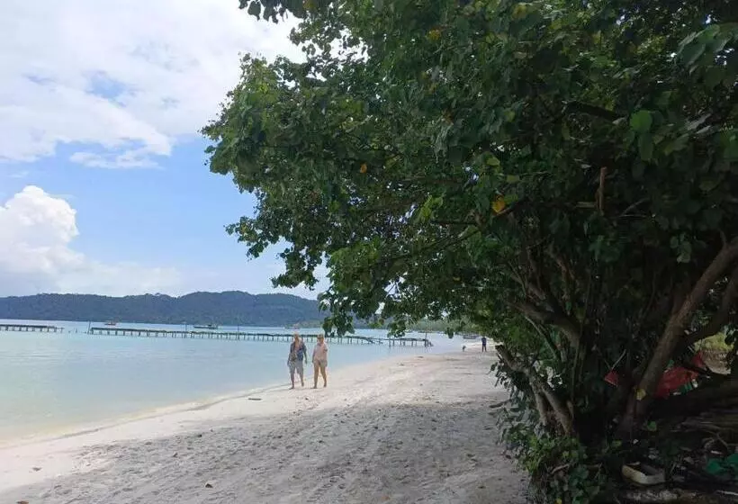 4k Beach Hostel