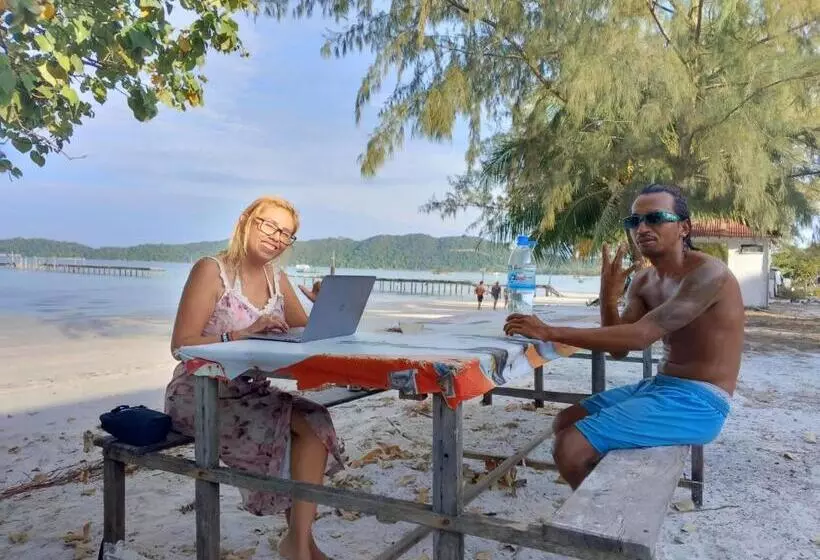 4k Beach Hostel