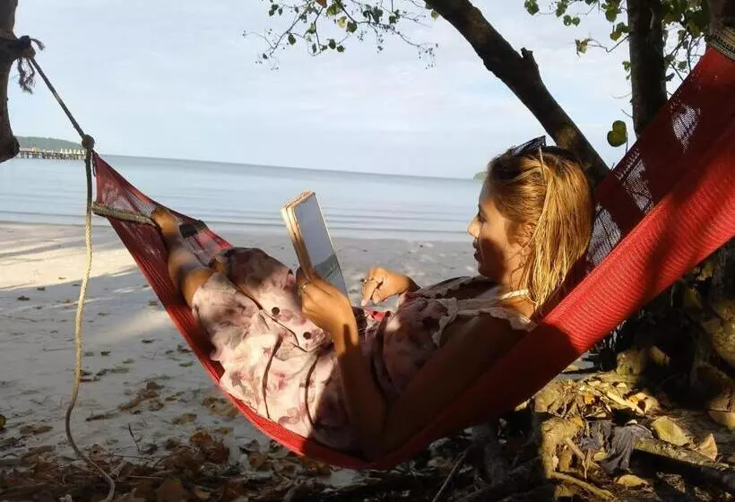 4k Beach Hostel