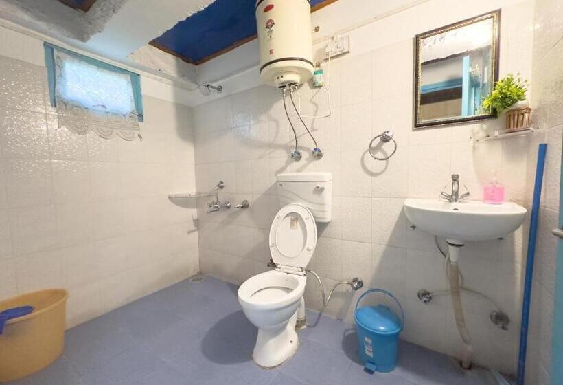 Bed and Breakfast Manzil Cafe & Stay