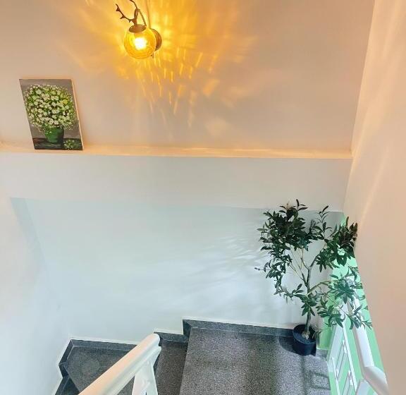 تختخواب و صبحانه Nai S House