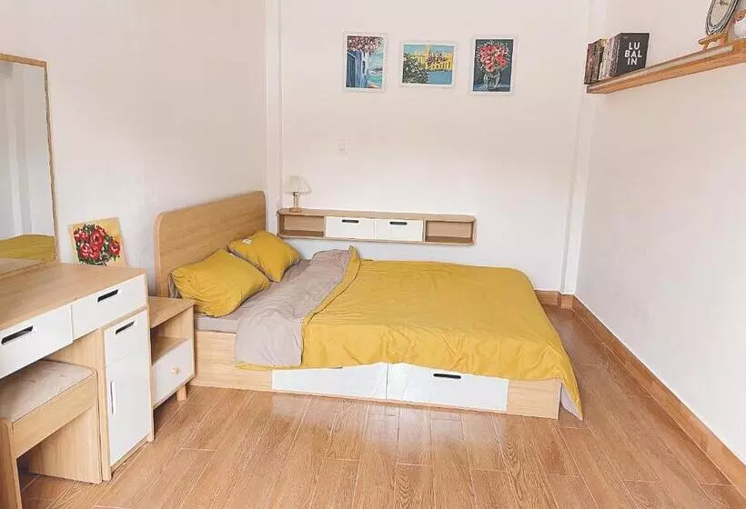 تختخواب و صبحانه Nai S House