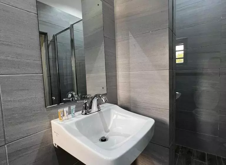 هتل Fragrance Apartments And Suites