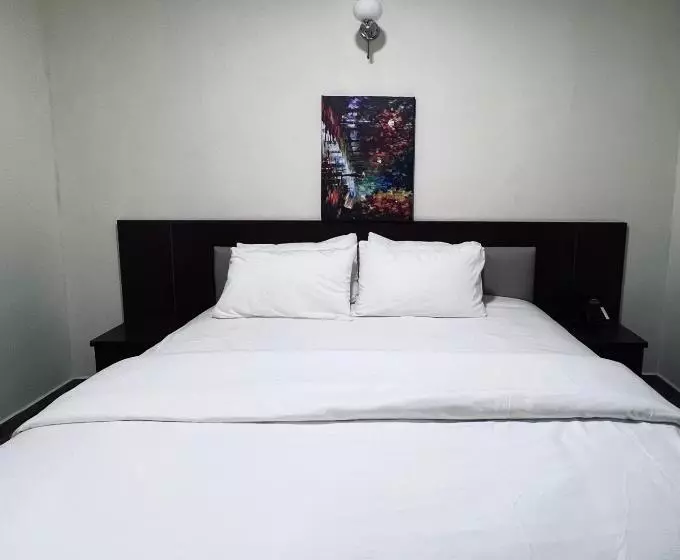 هتل Fragrance Apartments And Suites