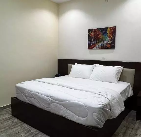 هتل Fragrance Apartments And Suites