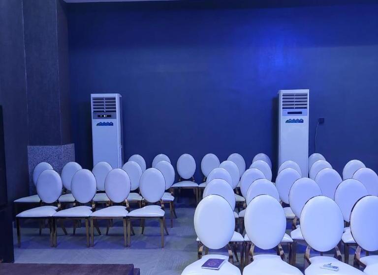 هتل Fragrance Apartments And Suites