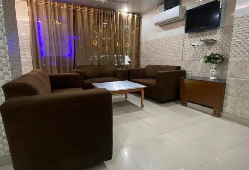 هتل Jk Breeze & Dental Care Jammu