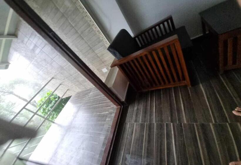 בית מלון כפרי Oyo Flagship Vaga Entree