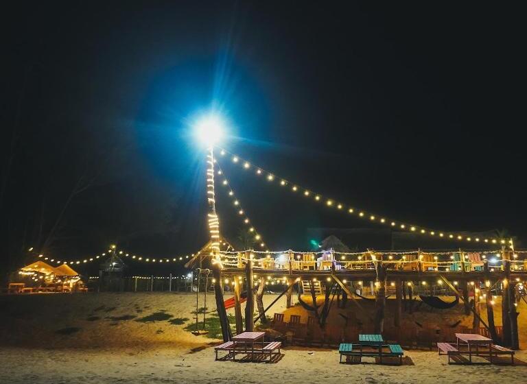 هتل Troco Beach Resort & Camping