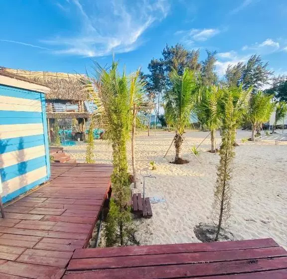 هتل Troco Beach Resort & Camping