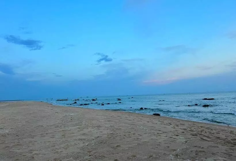 هتل Troco Beach Resort & Camping