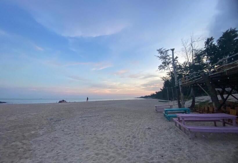 هتل Troco Beach Resort & Camping