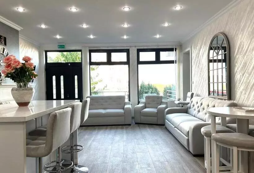 ペンション Diplomat Villa