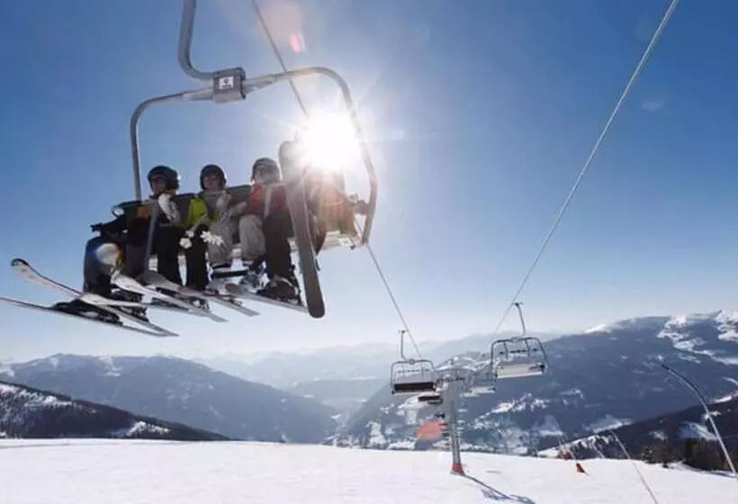 Hotelli Familien Sportresort Brennseehof