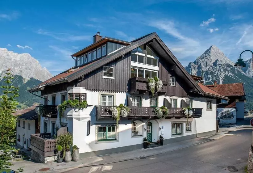 هتل Haus Montana