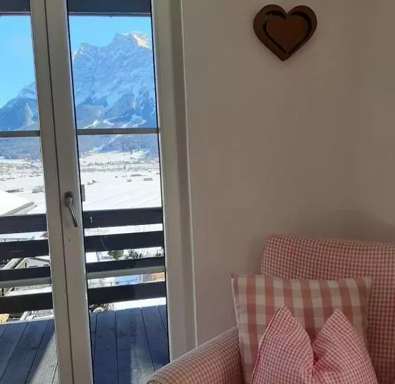 هتل Haus Montana