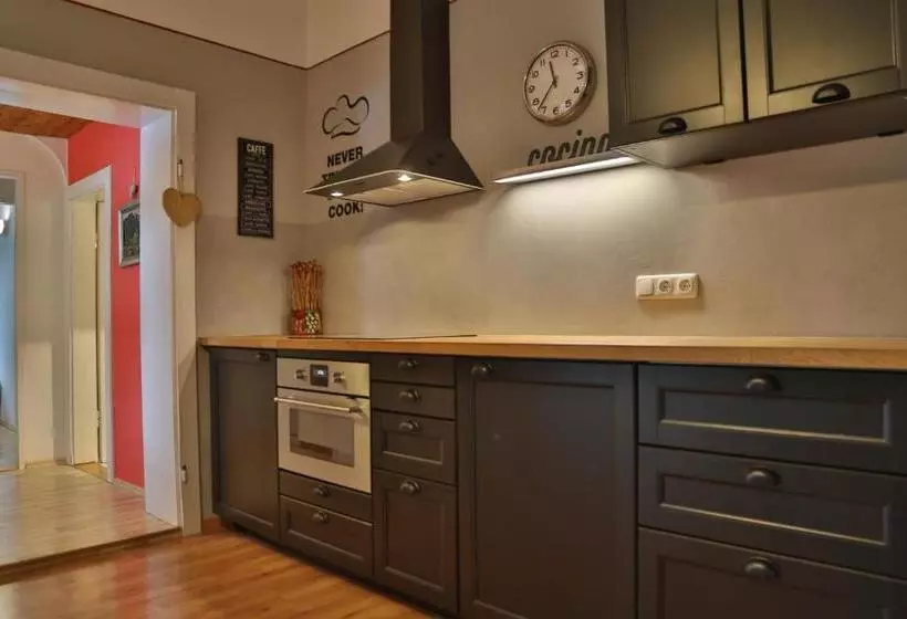 هتل Haus Montana
